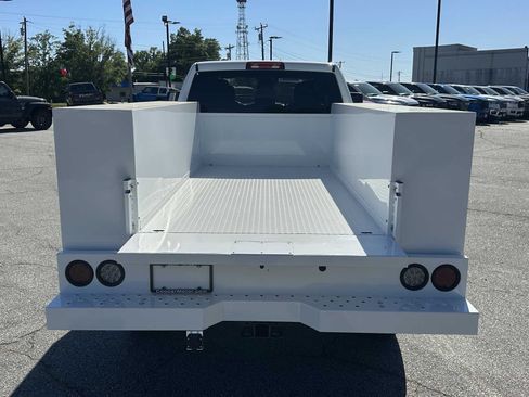 New 2026 RAM 2500 Tradesman w/ Chrome Appearance Group AWD/4WD image 18