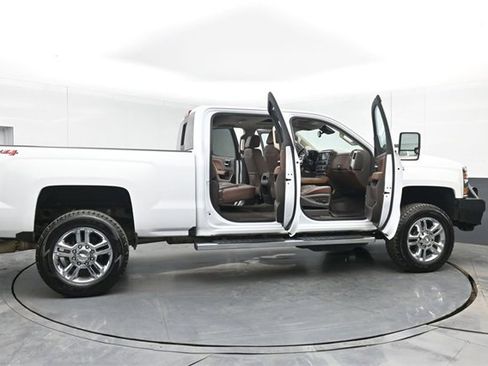 Used 2019 Chevrolet Silverado 2500 High Country w/ Duramax Plus Package image 52