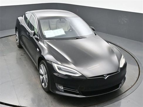 Used 2020 Tesla Model S Long Range Plus image 45