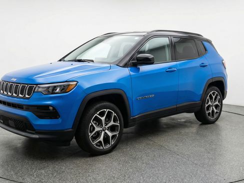 Used 2025 Jeep Compass Limited AWD/4WD image 3