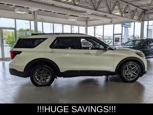 Used 2025 Ford Explorer ST AWD/4WD image 9