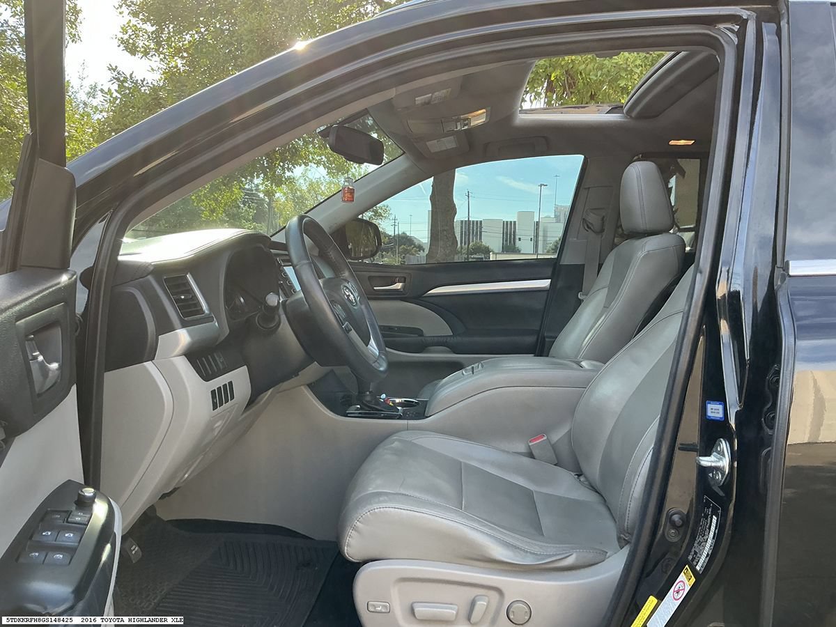 Used 2016 Toyota Highlander XLE FWD image 8