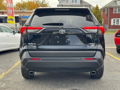 Used 2022 Toyota RAV4 XLE image 12
