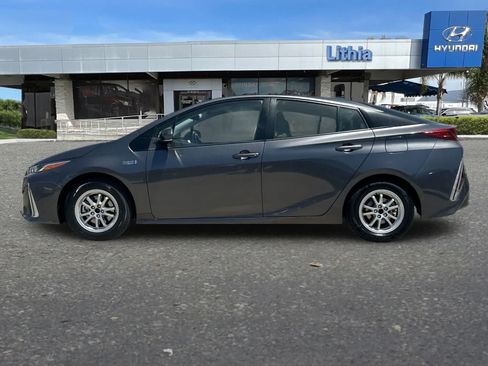 Used 2022 Toyota Prius Prime XLE FWD image 6