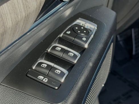 Used 2024 Kia Telluride SX Prestige image 16