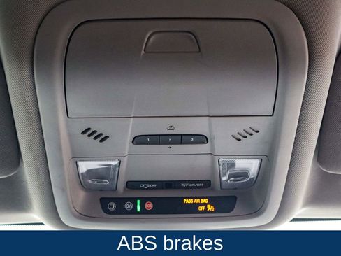 Used 2021 Chevrolet Equinox LT image 19