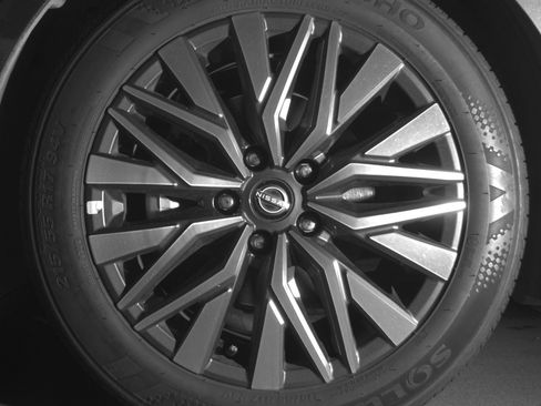 Used 2025 Nissan Altima 2.5 SV FWD image 12