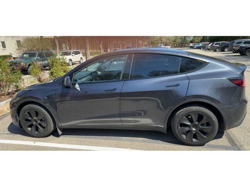Used 2025 Tesla Model Y Long Range AWD/4WD image 2