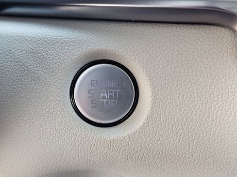 Used 2025 Kia Sorento S w/ Panoramic Sunroof Package image 24