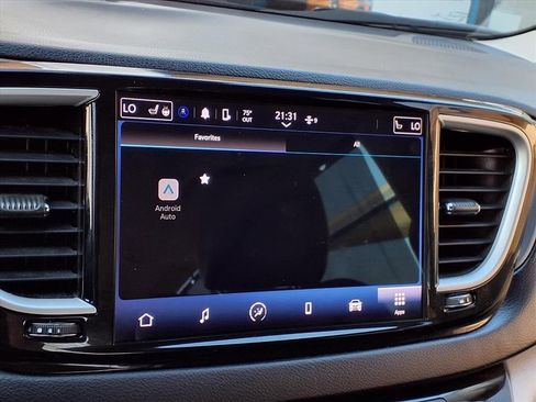 Used 2022 Chrysler Pacifica Touring-L image 28