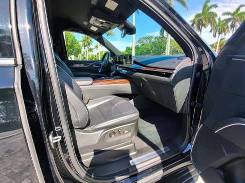 Used 2022 Cadillac Escalade ESV Luxury RWD image 41