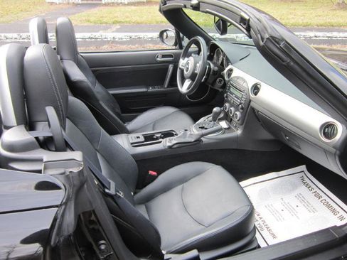 Used 2011 MAZDA MX-5 Miata Grand Touring w/ Premium Pkg image 9