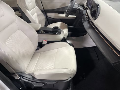 Used 2023 Nissan Ariya FWD image 13