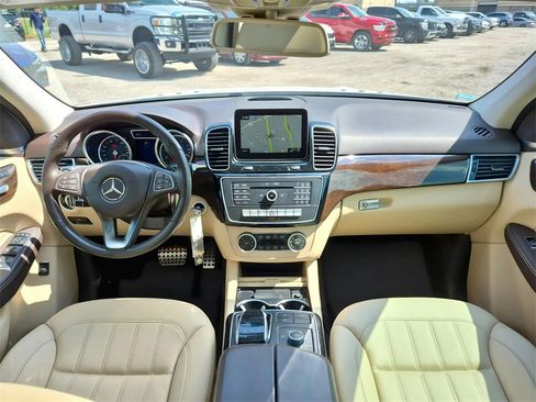 Used 2019 Mercedes-Benz GLE 400 4MATIC image 23