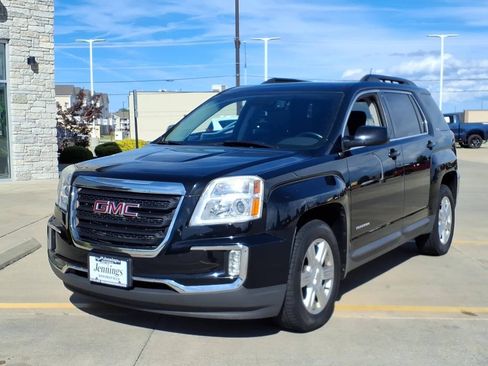 Used 2016 GMC Terrain SLE w/ Convenience Package FWD image 2
