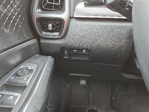 Used 2023 Kia Sorento LX FWD image 13