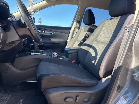 Used 2018 Nissan Rogue SV image 10