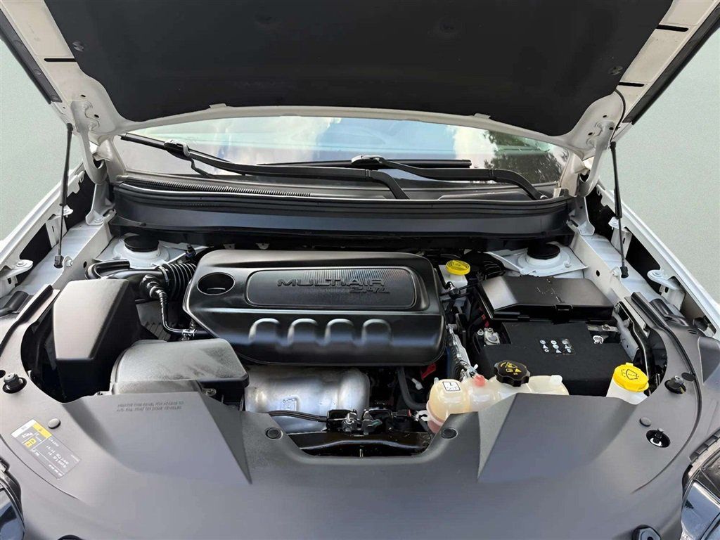 Used 2019 Jeep Cherokee Latitude Plus AWD/4WD image 23
