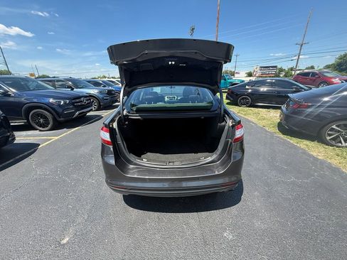 Used 2016 Ford Fusion SE FWD image 5