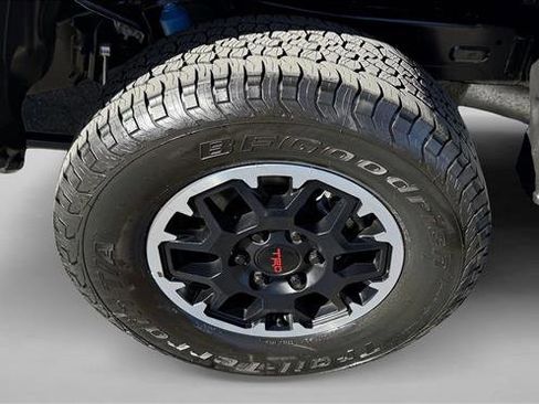 Certified 2025 Toyota Tacoma TRD Off-Road image 9