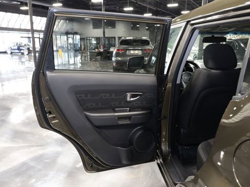 Used 2013 Kia Soul + w/ Audio Pkg image 16