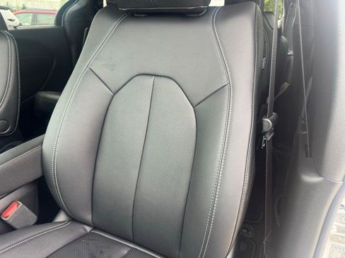 New 2027 Chrysler Pacifica Select FWD image 27