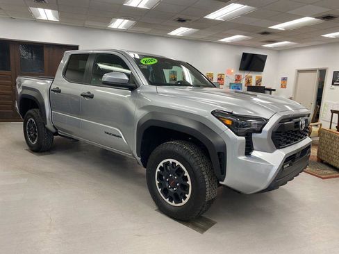 Used 2025 Toyota Tacoma TRD Off-Road image 19