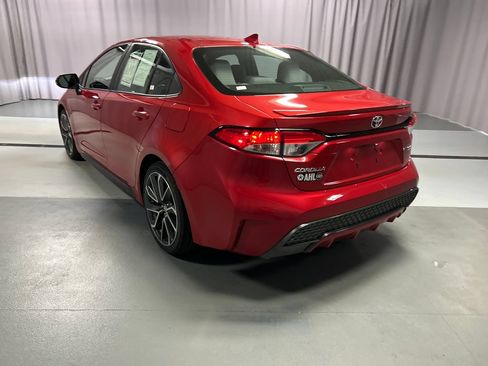 Used 2020 Toyota Corolla SE w/ SE Premium Package FWD image 5