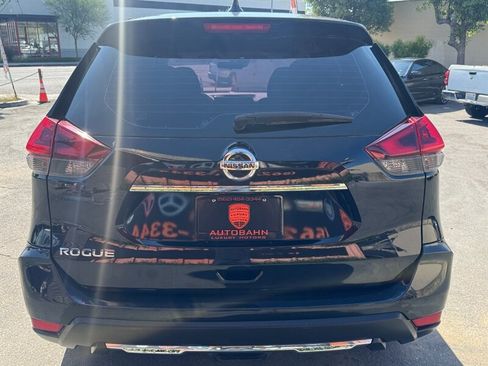 Used 2020 Nissan Rogue S FWD image 11