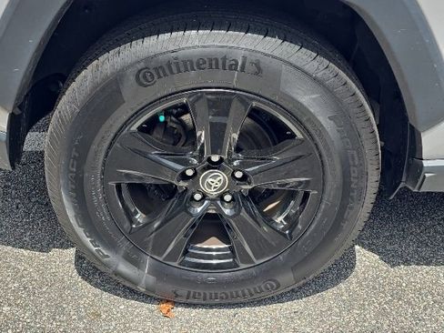 Used 2019 Toyota RAV4 XLE w/ Convenience Package FWD image 10