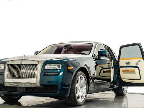 Used 2010 Rolls-Royce Ghost image 34