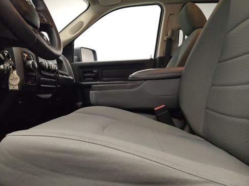 Used 2018 RAM 1500 Express AWD/4WD image 17