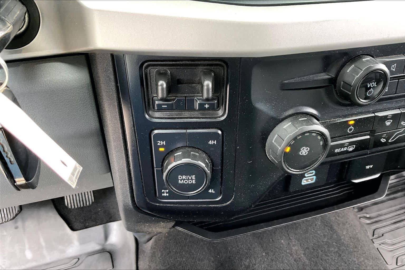 Used 2024 Ford F250 XLT w/ FX4 Off-Road Package AWD/4WD image 30