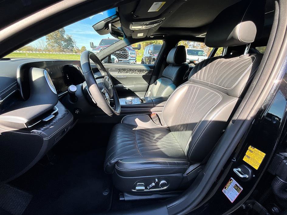 Used 2023 Genesis G90 3.5T AWD/4WD image 15