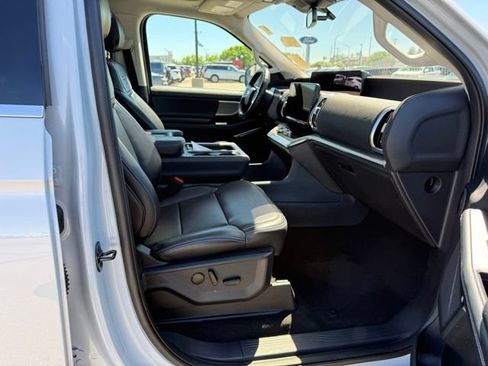 Certified 2025 Ford Expedition Platinum AWD/4WD image 12