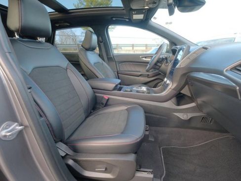 Used 2023 Ford Edge ST-Line w/ Class II Trailer Tow Package image 16