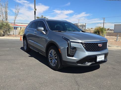 Used 2025 Cadillac XT4 Premium Luxury image 6