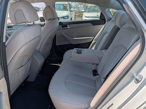 Used 2017 Hyundai Sonata SE FWD image 16