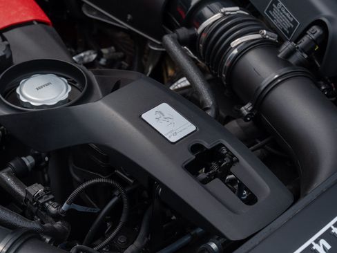 Used 2021 Ferrari F8 Tributo RWD image 14