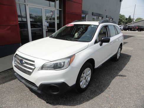 Used 2017 Subaru Outback 2.5i AWD/4WD image 2