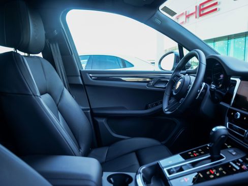 New 2026 Porsche Macan Turbo image 32