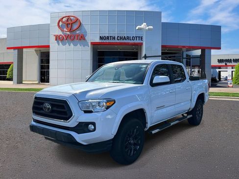 Used 2020 Toyota Tacoma SR5 RWD image 3