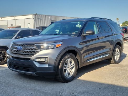 Used 2024 Ford Explorer XLT w/ Equipment Group 202A RWD image 3