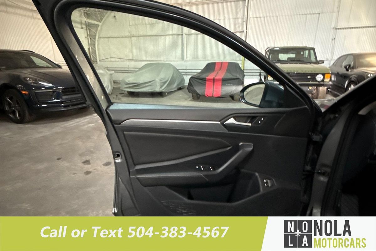 Used 2024 Volkswagen Jetta SE FWD image 17