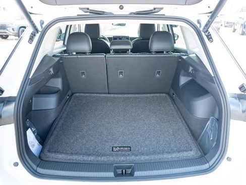New 2026 Volkswagen Tiguan SE FWD image 37