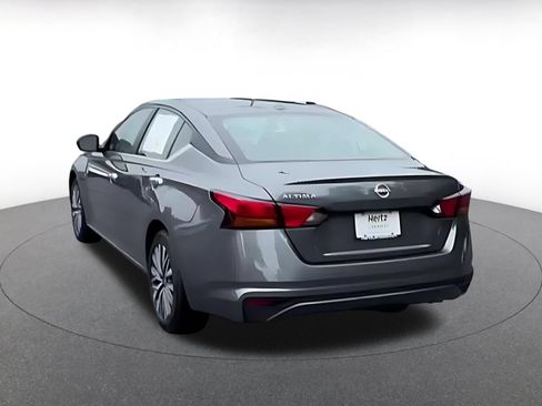 Used 2025 Nissan Altima 2.5 SV FWD image 11