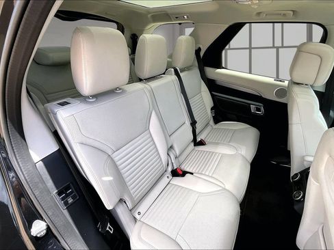 Certified 2025 Land Rover Discovery Dynamic SE AWD/4WD image 27