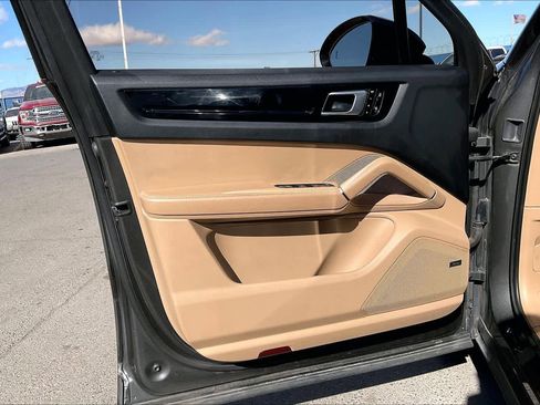 Used 2019 Porsche Cayenne image 21