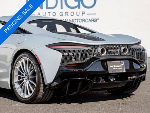 Used 2025 McLaren Artura RWD image 11