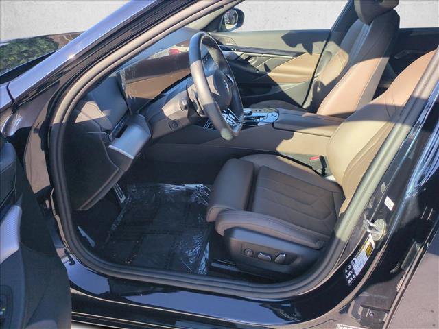 Certified 2024 BMW 540i xDrive w/ Premium Package AWD/4WD image 17
